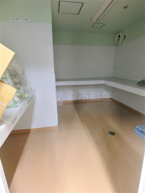 コスモリード大森西のその他共用部分|曜日時間関係なくゴミ出し可能なごみ捨て場！