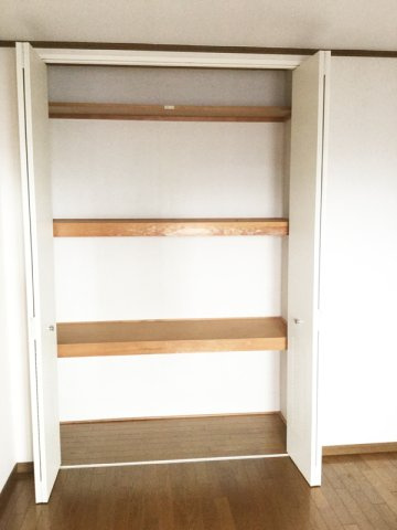 大阪市住吉区苅田９丁目の賃貸マンションの収納