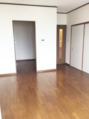 大阪市住吉区苅田９丁目の賃貸マンションの居間・リビング