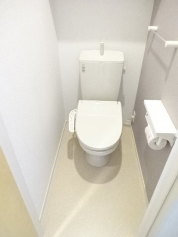 アドラシオンのトイレ|落ち着いた色調のトイレです