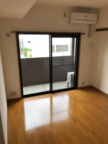 【居間・リビング】 | ピュアドームアクシアル天神 | リビングです