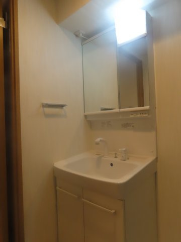 ライフフィールド塚本Graceの独立洗面台