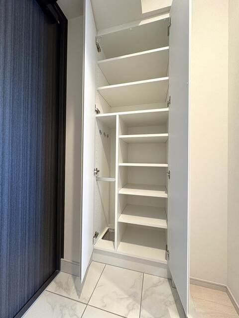 プレール・ドゥーク川口並木の玄関