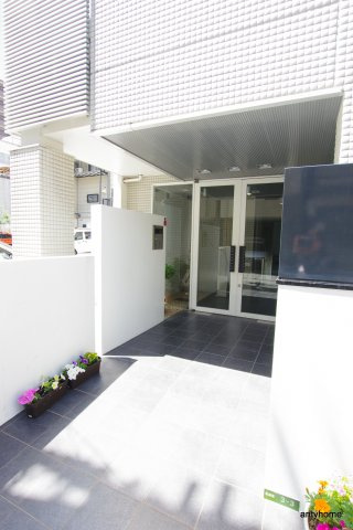 ケイズプレイス　仲介手数料無料のエントランス