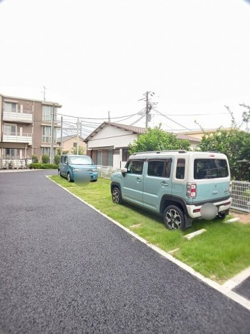 ジョリー柏の駐車場|駐車場があるので、車を買う予定の方も安心です