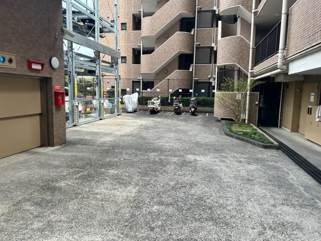 グランイーグル南砂町の駐車場