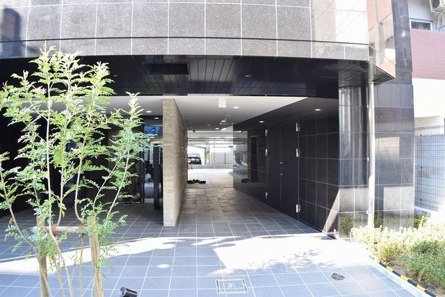 大阪市西区千代崎１丁目の賃貸マンションのエントランス