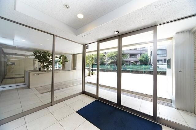 レジディア中落合Ａ棟のエントランス