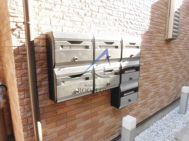 ロビンコート祐天寺のその他共用部分|集合ポストです。