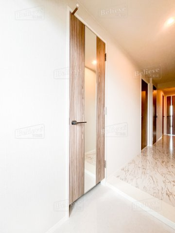 アインス鳥飼の玄関|シューズインクローゼットもあります★