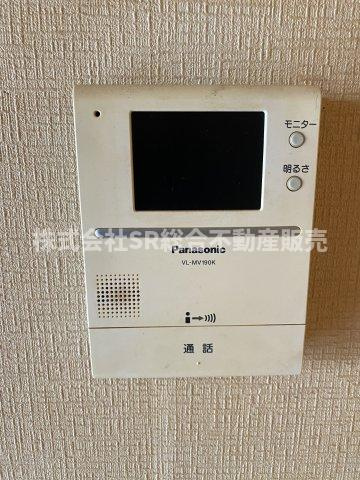 上四条町中古戸建の防犯設備|モニター付きインターホンがあり女性やお子様にも安心です！
