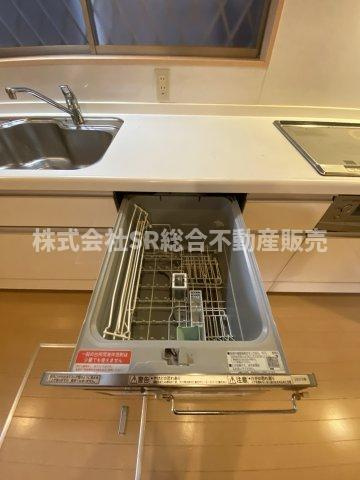 上四条町中古戸建のキッチン|あると嬉しい食洗機♪洗い物の手間が省けます！