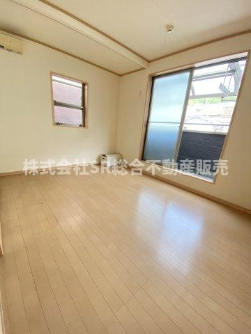 上四条町中古戸建の洋室|ゆったりした6帖の洋室です！