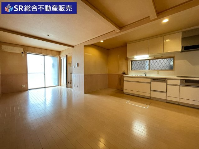 上四条町中古戸建の脱衣所|室内洗濯機置場もあり広めの脱衣場です！