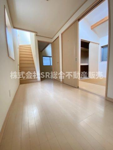 上四条町中古戸建の内装|広々としたホールです！お子様が多少走りまわっても大丈夫です。