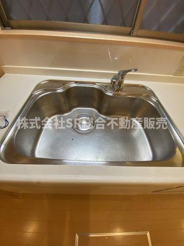 上四条町中古戸建のキッチン|シンクピカピカです☆