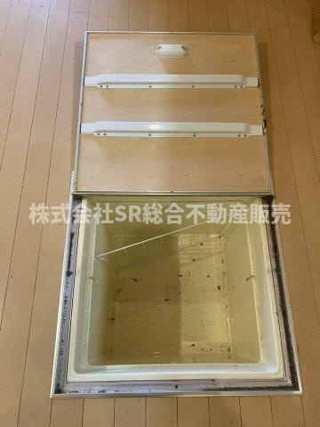 上四条町中古戸建の収納|床下収納があり食材のストック等を保管できます♪