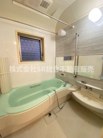 上四条町中古戸建の浴室|足を伸ばしてゆったりと浸かれます♪