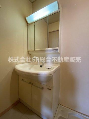 上四条町中古戸建の独立洗面台|朝の身支度には欠かせない独立洗面化粧台