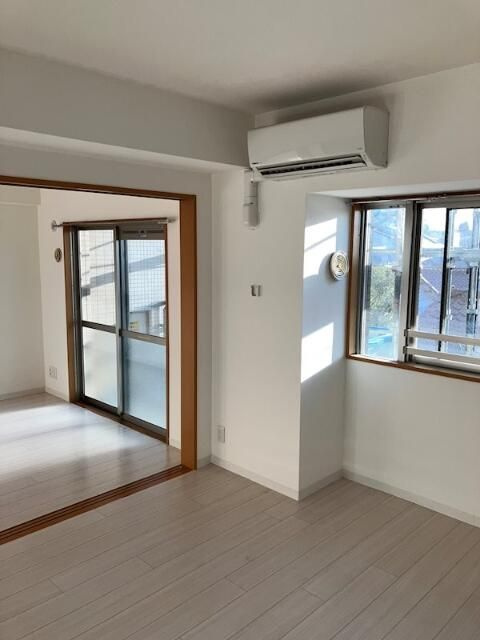 シャン・ド・ローズの居間・リビング