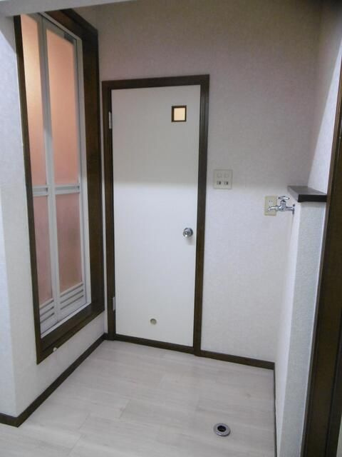 ストークハイツ岸の玄関