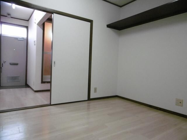 ストークハイツ岸の居間・リビング