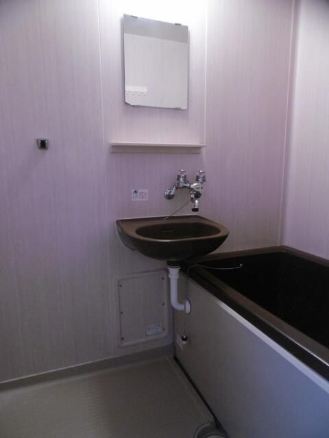 ストークハイツ岸の浴室