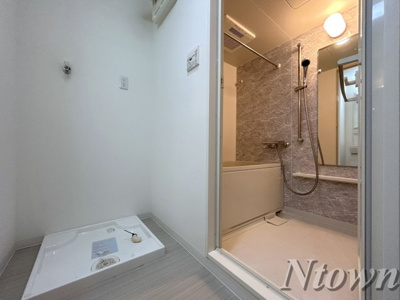 【洗面所】 | Wコート城西 | 明るい洗面所です