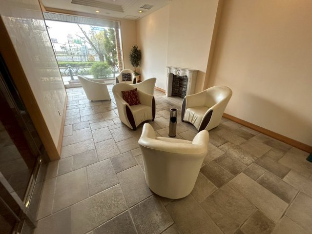 フレンシアノイエ難波南のロビー