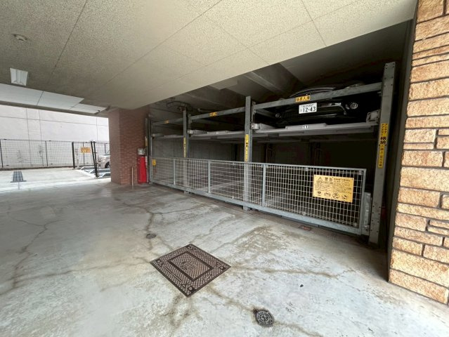 フレンシアノイエ難波南の駐車場