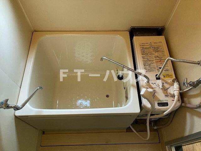 エメラルドハイツの浴室|敷地内ゴミ置場