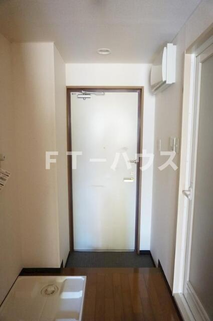 ピュアメゾンティーアンドワイの玄関|※反転タイプです