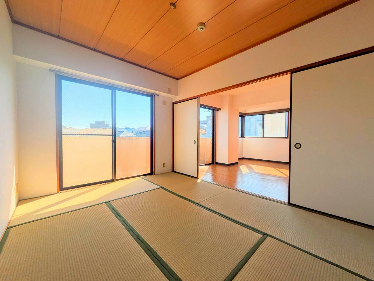 寿屋ビルの和室