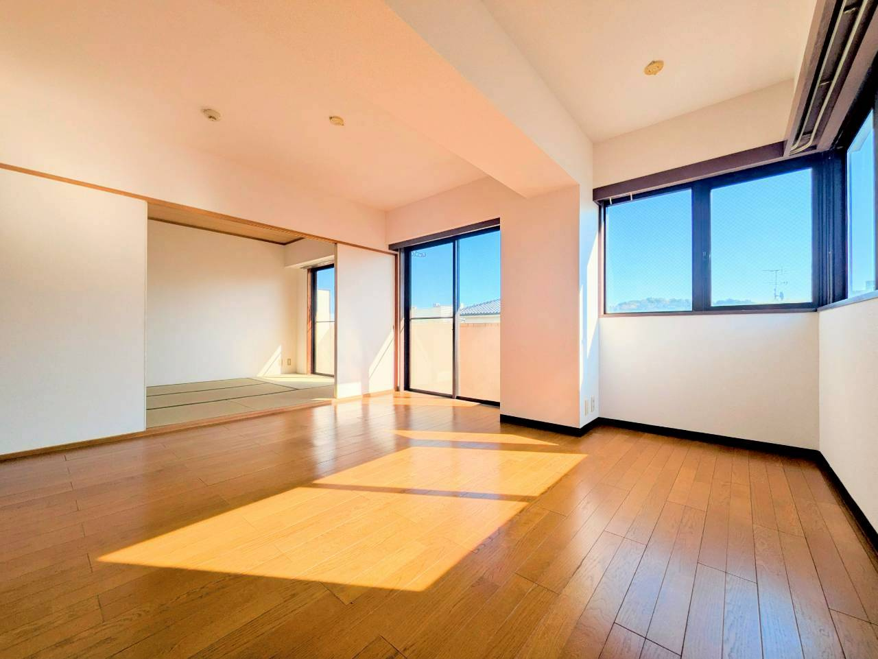 寿屋ビルの居間・リビング