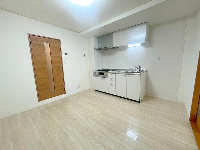 サンロイヤルハイツの居間・リビング