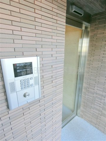 ルクシェール武蔵新田のエントランス