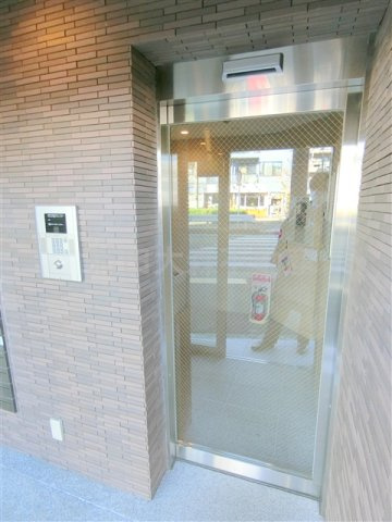 ルクシェール武蔵新田のエントランス|防犯カメラTVモニター付オートロック宅配BOXメールBOX管理人室