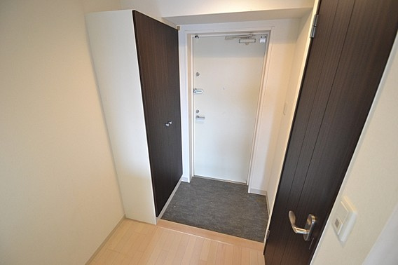 プライムレジデンス神戸県庁前の玄関