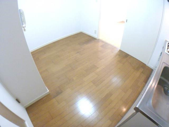 コスタレイ神戸三宮（旧ヴィスタ二宮）の居間・リビング