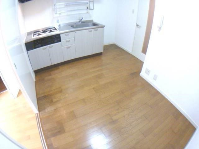 コスタレイ神戸三宮（旧ヴィスタ二宮）の居間・リビング