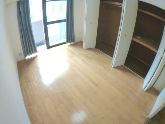 コスタレイ神戸三宮（旧ヴィスタ二宮）の居間・リビング