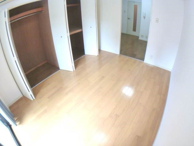 コスタレイ神戸三宮（旧ヴィスタ二宮）の居間・リビング