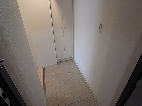 ダイドーメゾン神戸元町の玄関