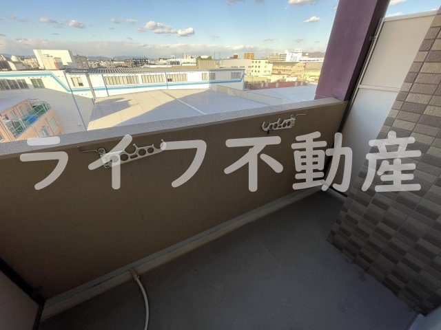 ディナスティ東大阪センターフィールドのバルコニー|開放的で明るい空間を演出してくれるバルコニーです
