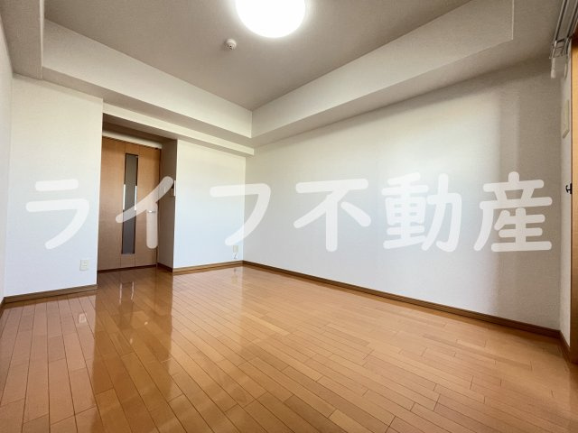 ディナスティ東大阪センターフィールドの居間・リビング|こちらの居間で趣味の時間をお楽しみください