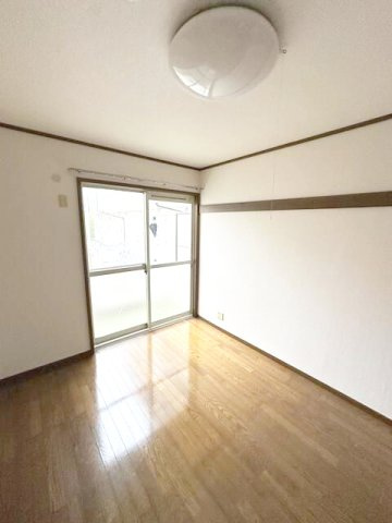 アミューズ磯子壱番館の居間・リビング