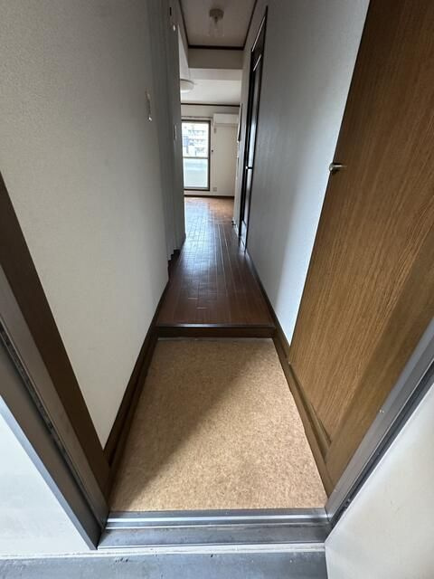 アミューズ磯子壱番館の玄関