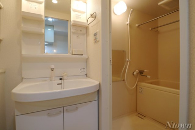 【洗面所】 | サンフィールド | 明るい洗面所です