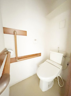 【トイレ】 | コスモ本山 | トイレには快適な温水洗浄便座付き