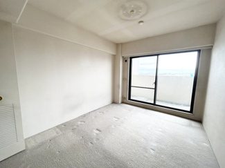 【洋室】 | コスモ本山 | 南向きの明るい5.4畳の洋室